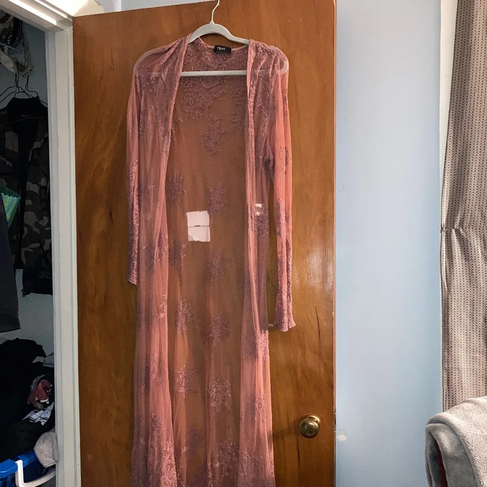 Lace robe - Picture 1 of 2